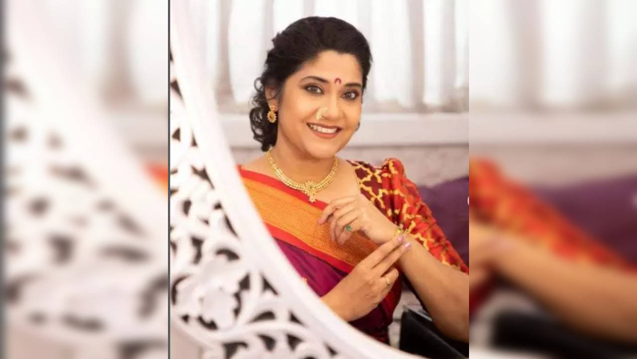 Renuka shahane says she got early menstruation