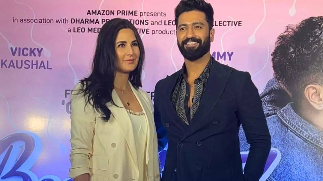 Bad Newz Screening: Vicky Kaushal Keeps Ladylove Katrina Kaif Close, Duo Flashes Billion-Dollar Smile. WATCH