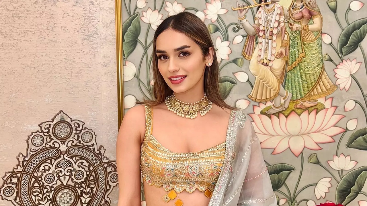 Manushi Chhillar Seeks Blessings At Siddhivinayak Temple, Calls It ‘Best’