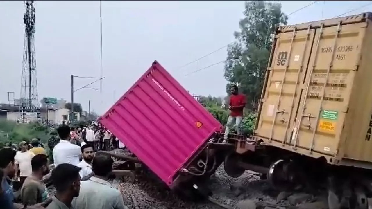 Goods Train Derailed in Amroha UP