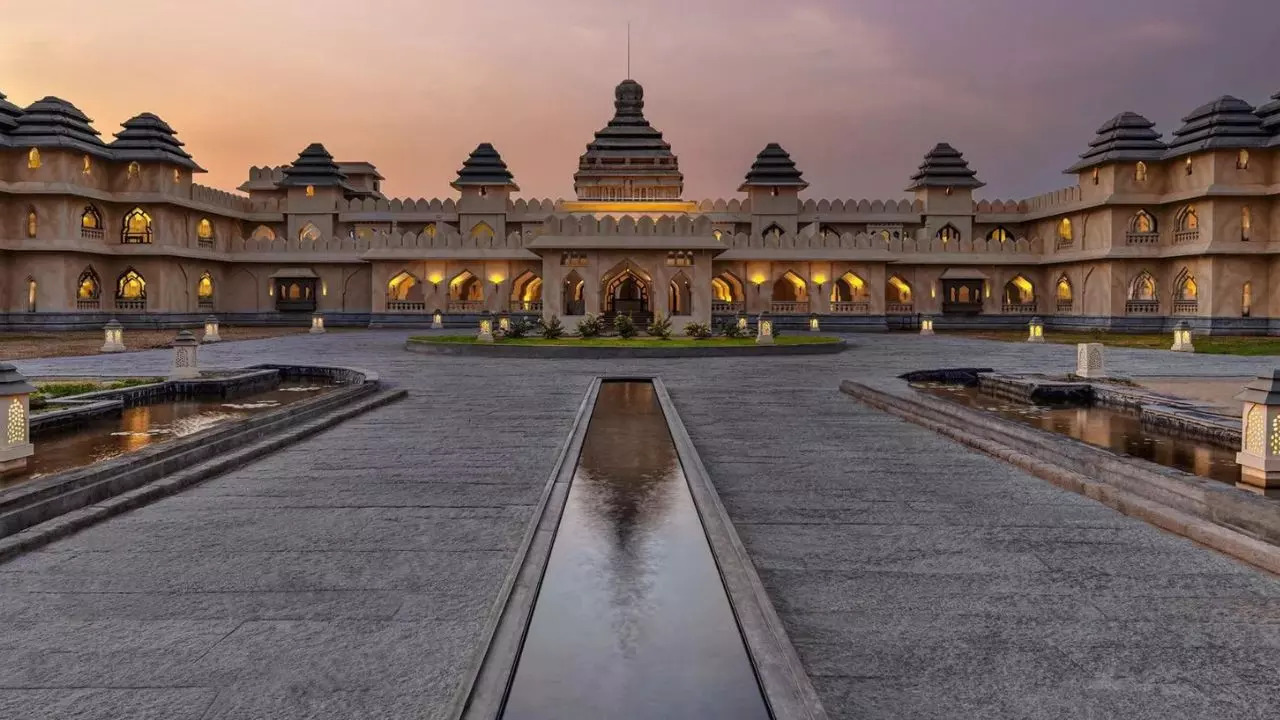 Evolve Back Kamalapura Palace, Hampi