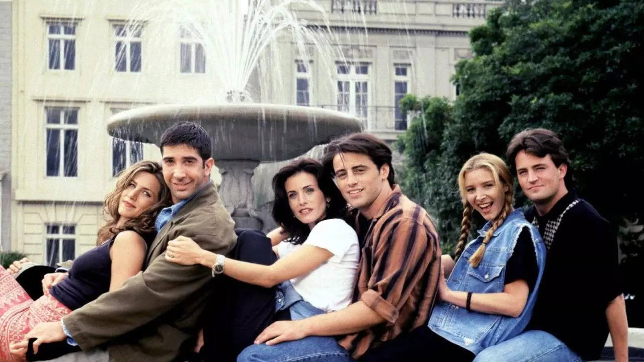 Revisit Iconic Spots That Will Take You Closer To The Lives Of FRIENDS. Credit: Britannica/Warner Bros. Television—AJ PIcs/Alamy