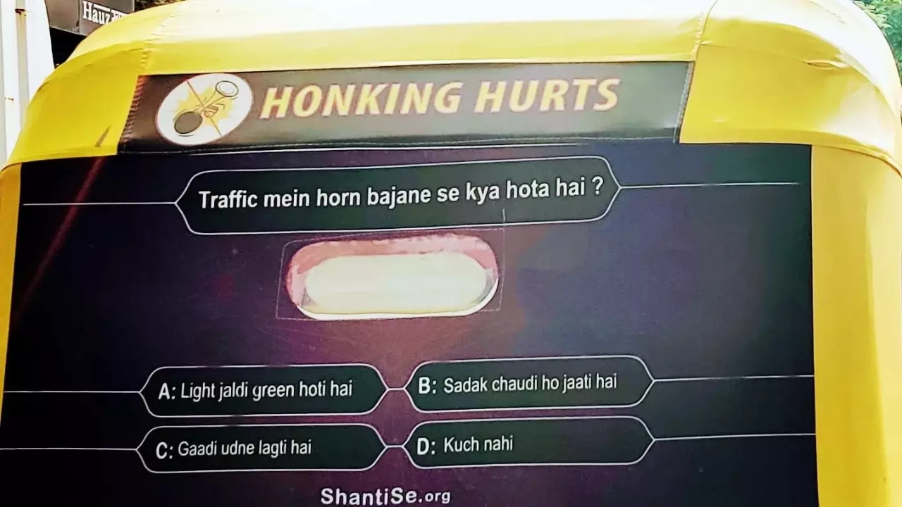 An auto-rickshaw in Delhi displays a KBC-style poll on honking. | Tunku Varadrajan/X