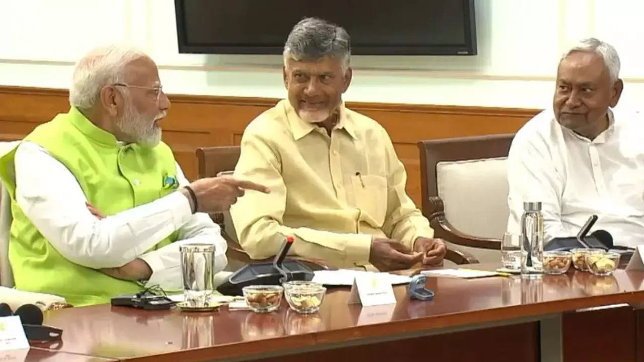 PM Modi with Andhra Pradesh CM Chandrababu Naidu and Bihar CM Nitish Kumar during a NDA meet in Delhi