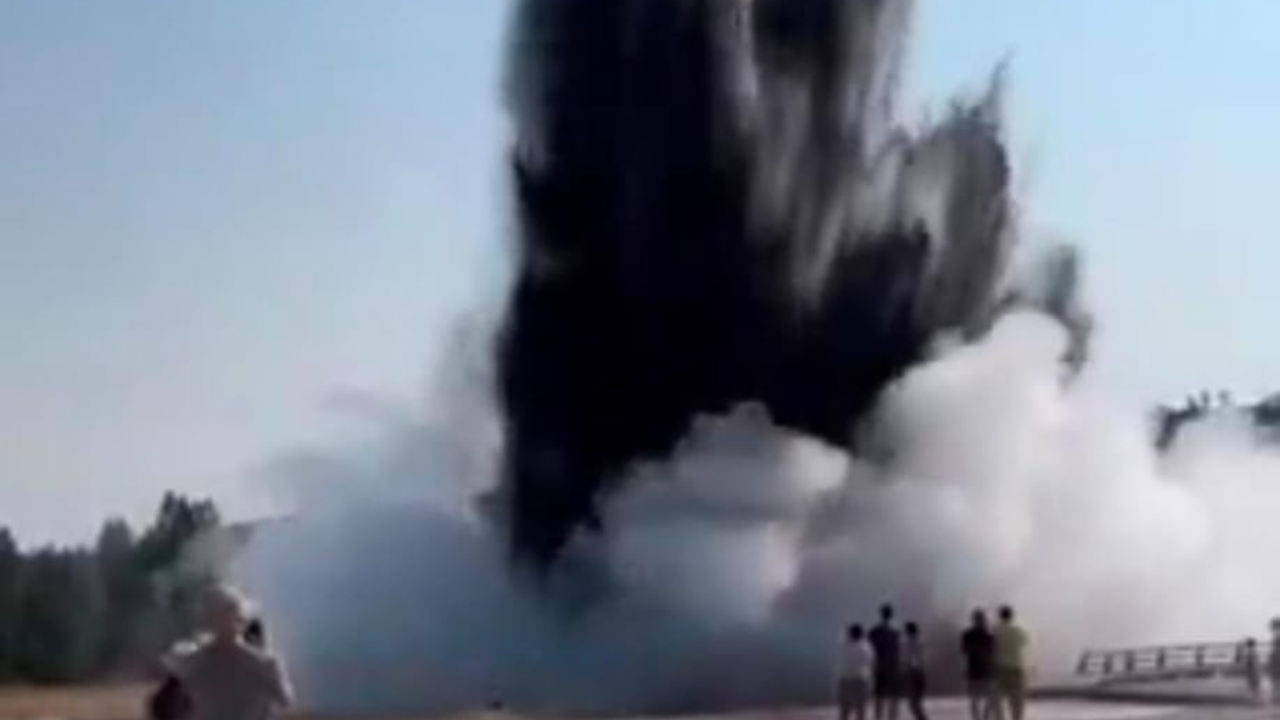 Biscuit Basin Geyser Explodes In Yellowstone Park