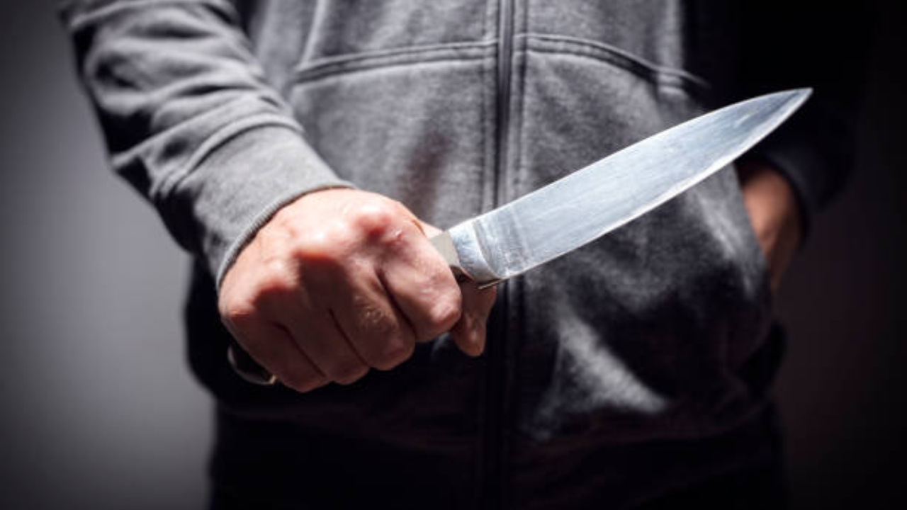 Mumbai priest attacked with knife