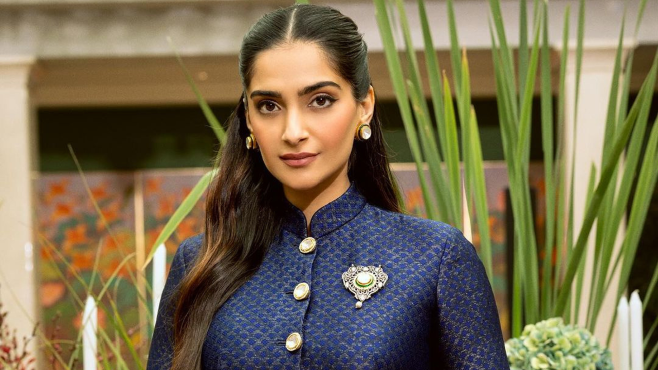 Sonam Kapoor Calls Offers To Play 20-Year-Old 'Weird', Says 'I Don't Want To Be De-Aged'