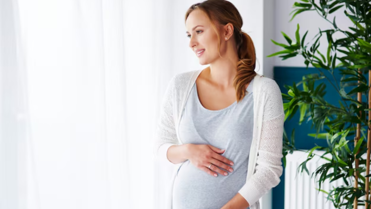 Helping newly pregnant moms (Credit-Freepik)