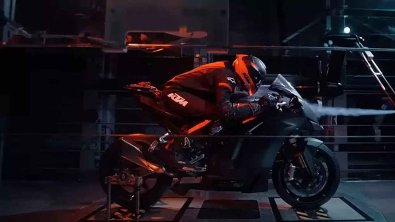 KTM 990 RC R Teaser Times Drive