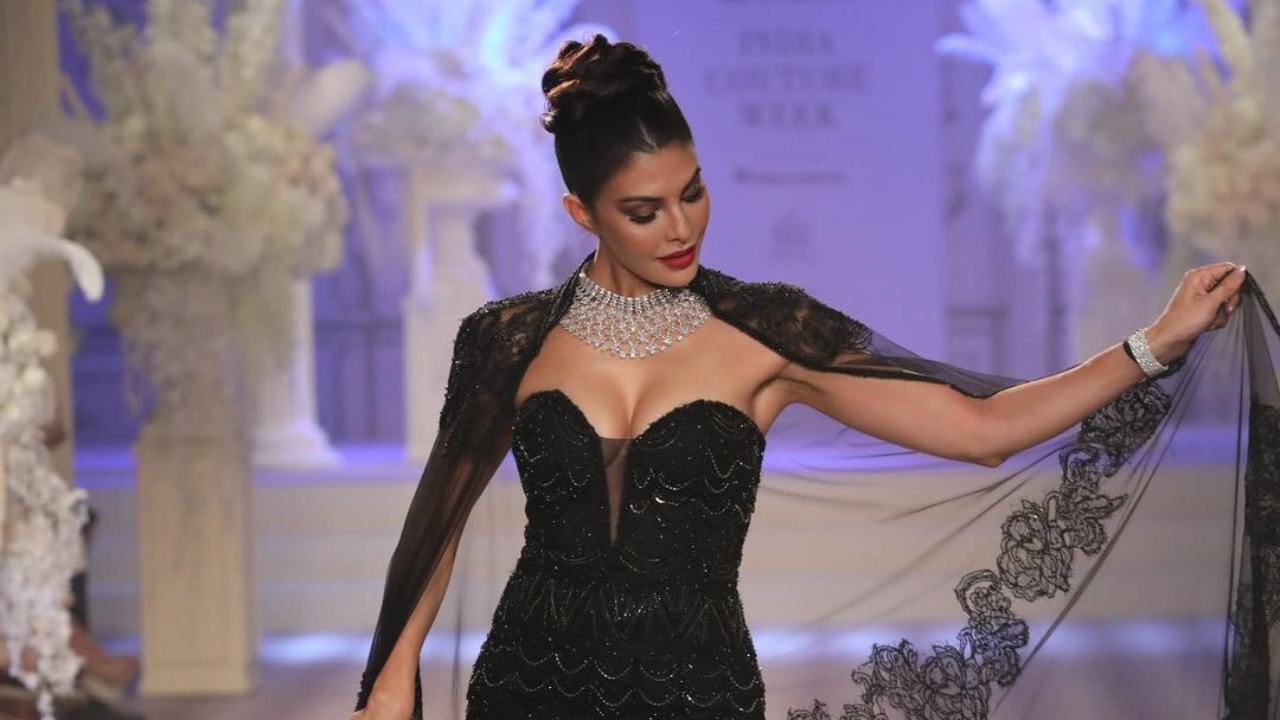 Jacqueline Fernandez walks for Isha Jajodia