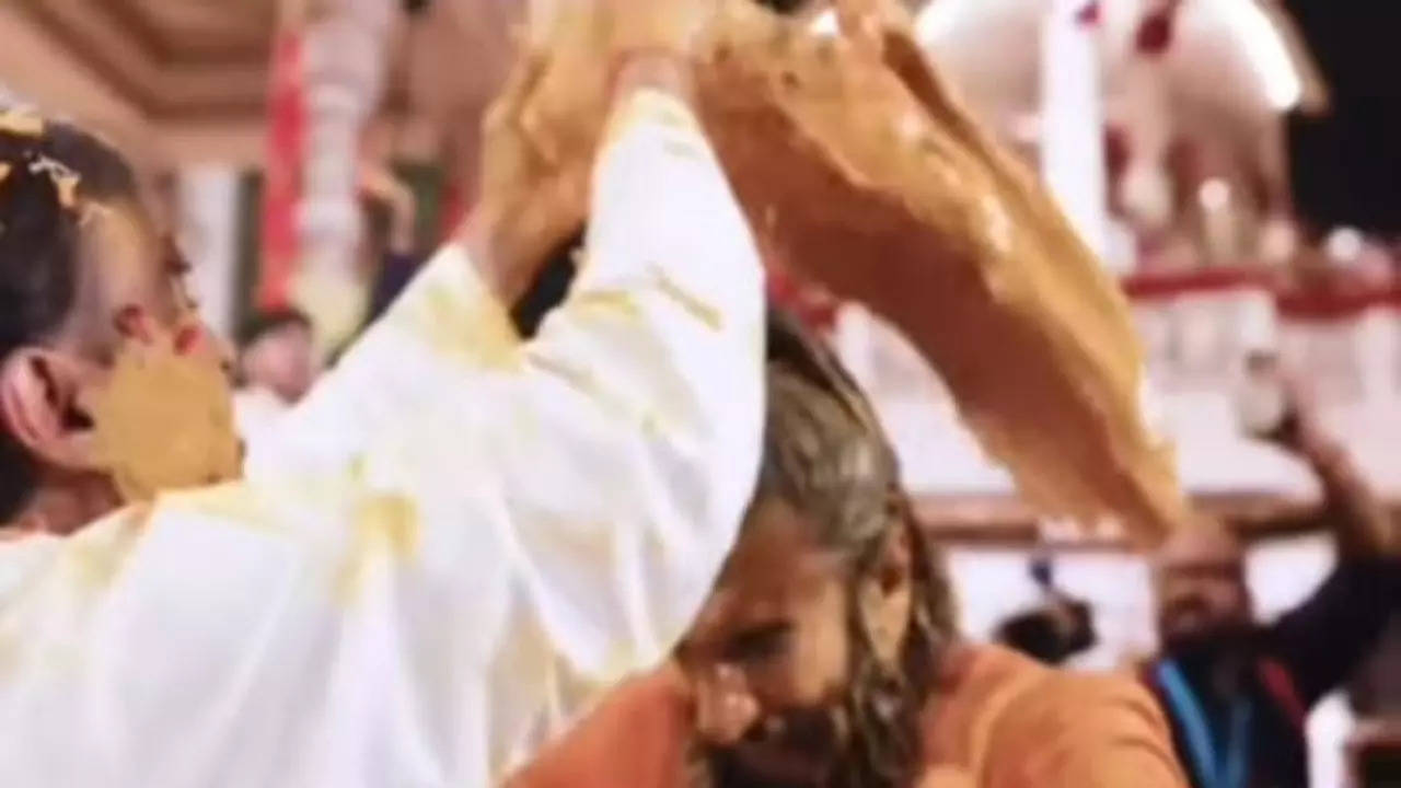 Mukesh Ambani Plays Haldi With Ranveer Singh In NEW Video From Anant-Radhika's Wedding. Watch