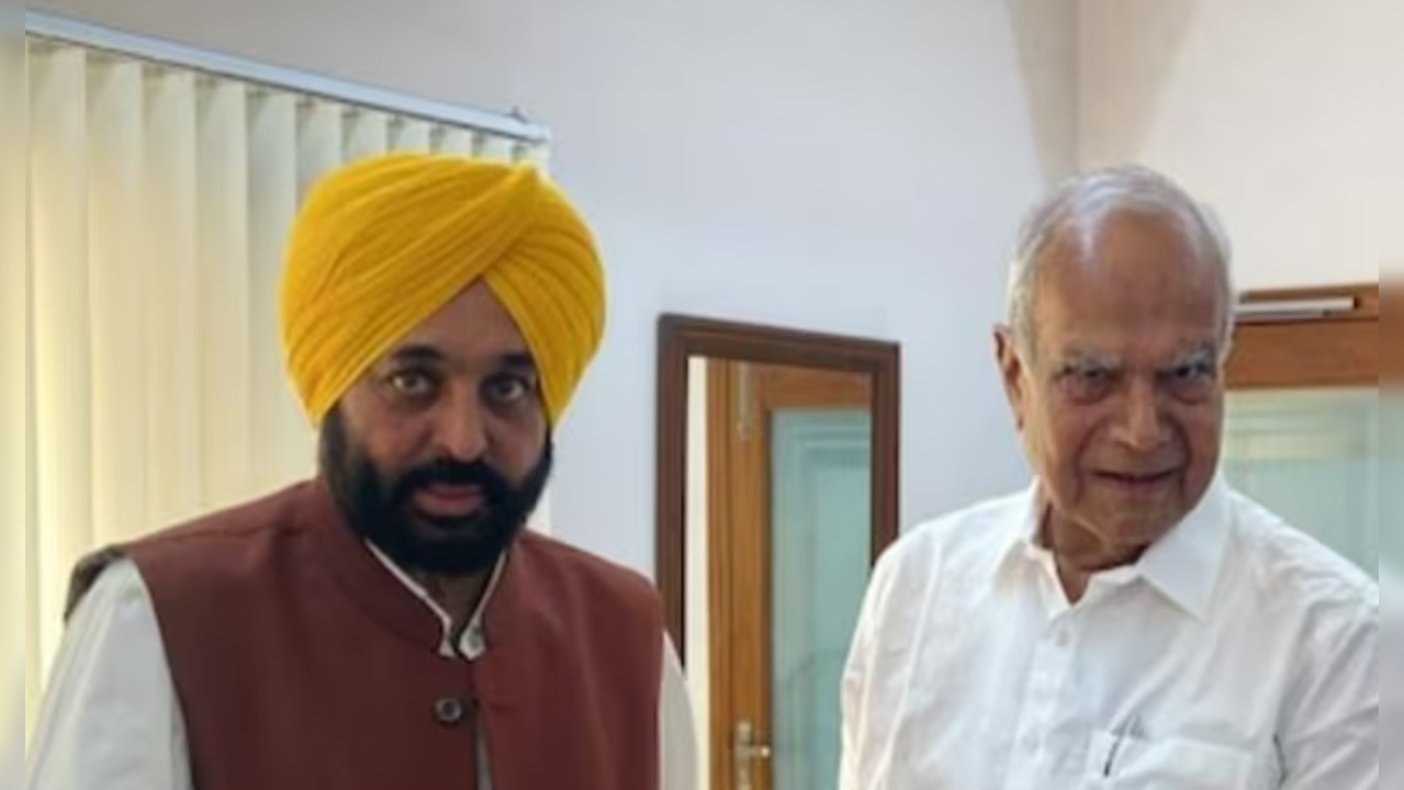 Punjab CM Bhagwant Mann with Governor Banwarilal Purohit