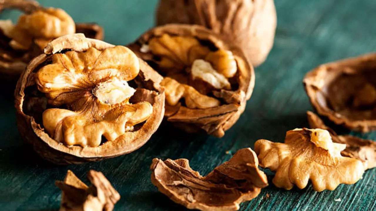 Avoid eating walnuts if you have kidney stones