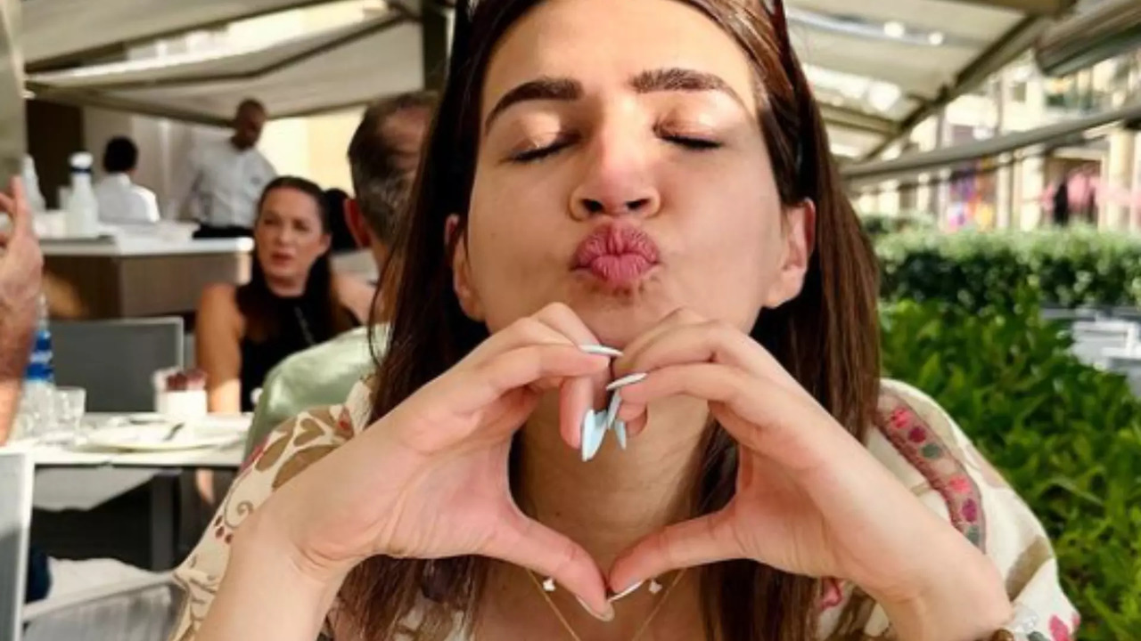 Kriti Sanon Birthday: Sidharth Malhotra, Kiara Advani, Kareena Kapoor And Others Shower Actress With Warm Wishes