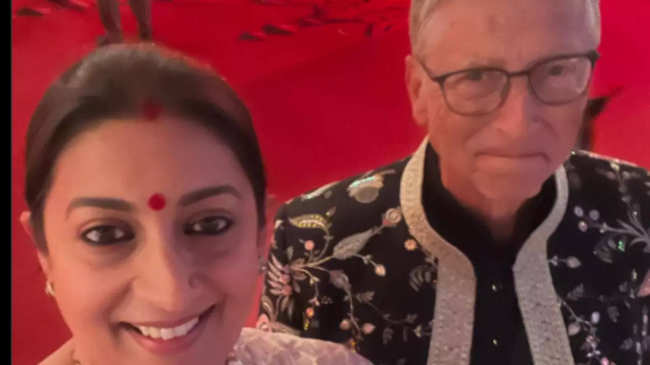 Smriti Irani Posts Pic With Bill Gates From The Ambani Wedding, Her Hilarious Caption Will Make You ROFL