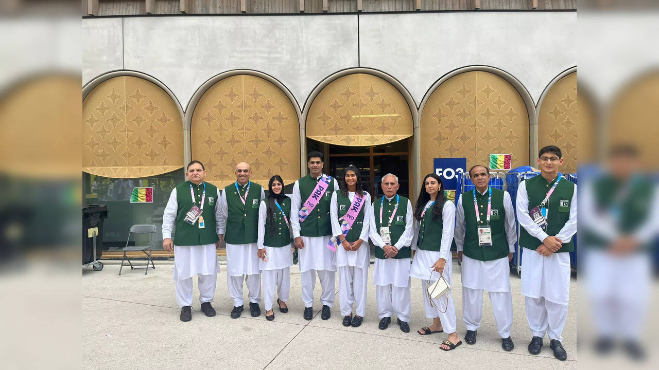 Pakistan Contingent dressed in national dress for Paris Olympics event