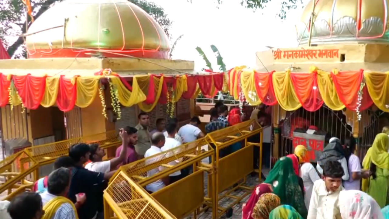 Devotees throng Mankameshwar temple in Prayagraj