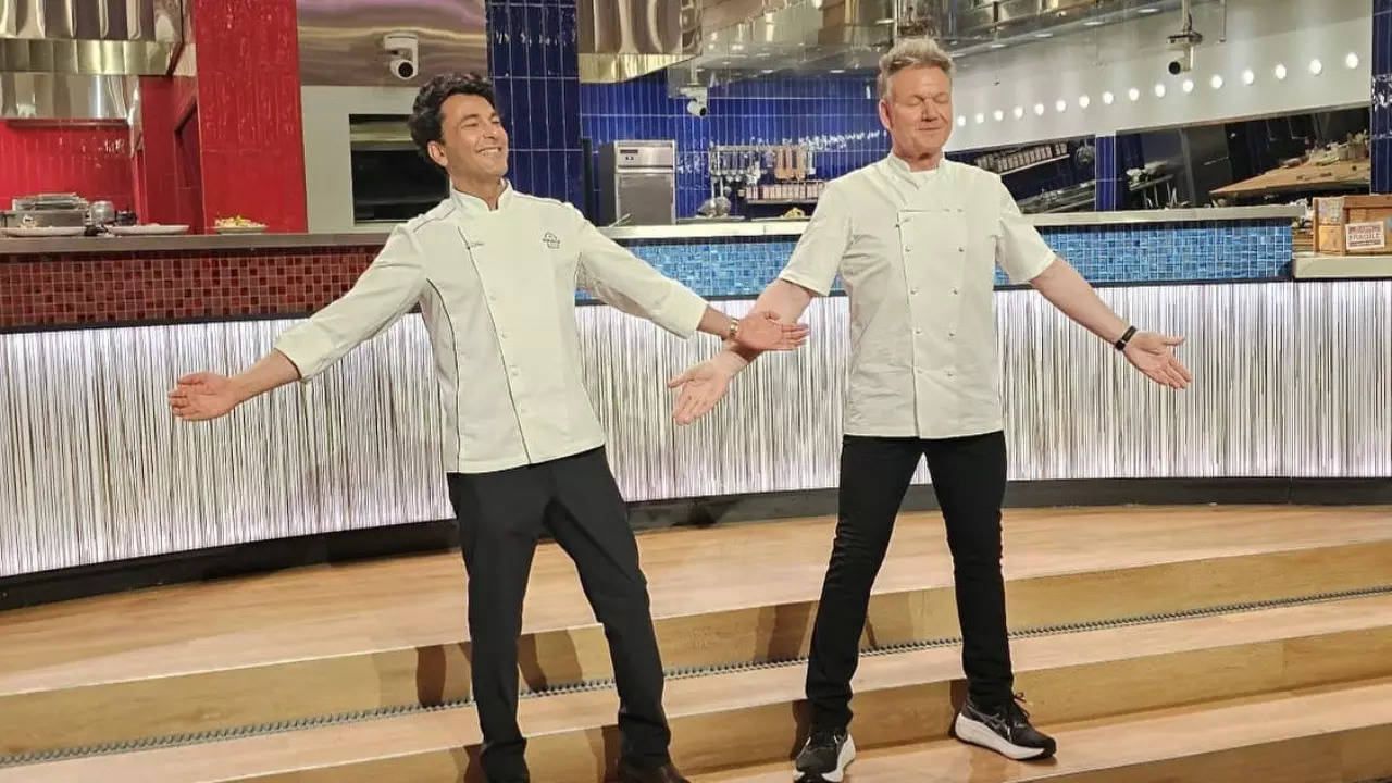 Vikas Khanna Teaches Gordon Ramsey Shah Rukh Khan's Iconic Pose. REACTS To Netizen Calling It 'PR Tweet'