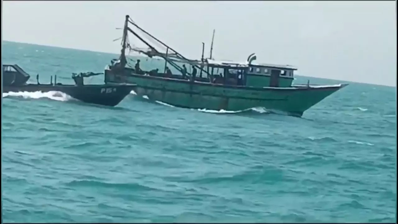 Moments before collision: Sri Lankan ship