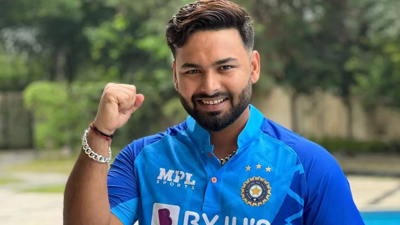 Rishabh Pant Clicks Pictures With Young Fan Ahead Of IND vs SL First ODI - Watch