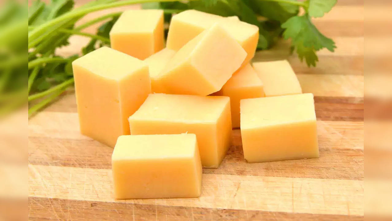 Easy Recipe To Make Cheddar Cheese At Home For Your Sandwiches