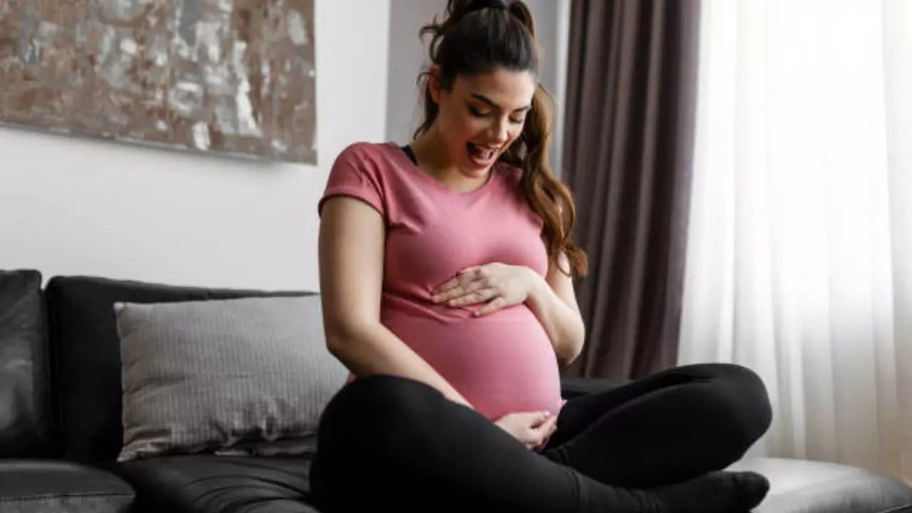 When Does A Baby Bump Start Showing During Pregnancy?