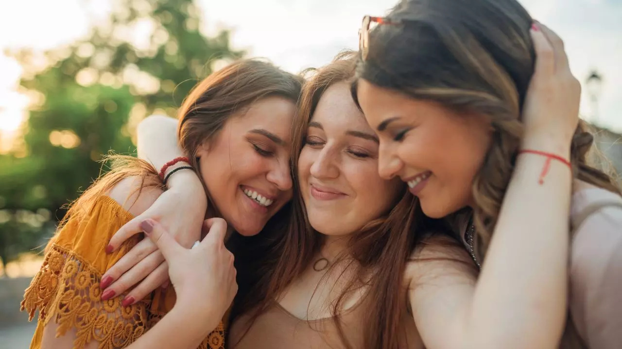 Tips To Build Healthy Friendships​