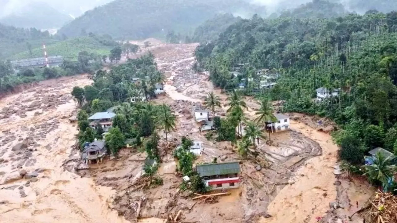 Hundreds of people were killed in landslides in Wayanad