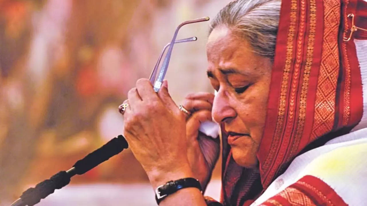 Sheikh Hasina resign as PM leaves dhaka possibility to enter india