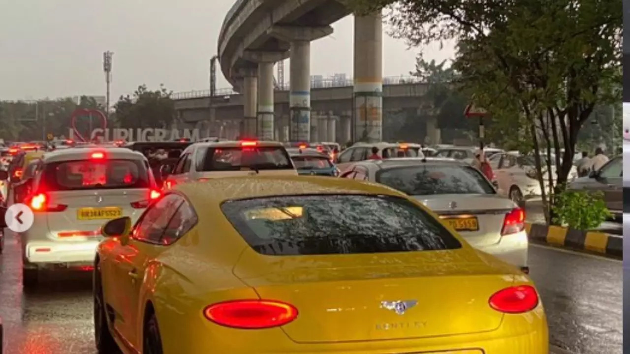 Bentley Stuck in Gurugram Traffic Sparks Netizens' Jokes about Zomato CEO's Delivery