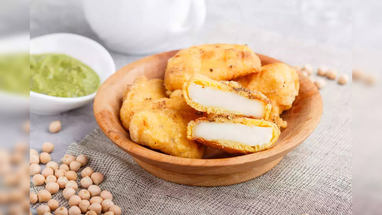 Paneer Pakoda For Snacks: Where Cheese Meets Delicacy