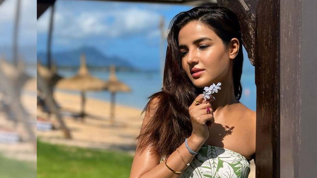 Jasmin Bhasin Fully Recovers After Corneal Eye Surgery: ‘Meri Aankhein Bilkul Achi Hai’ - Watch