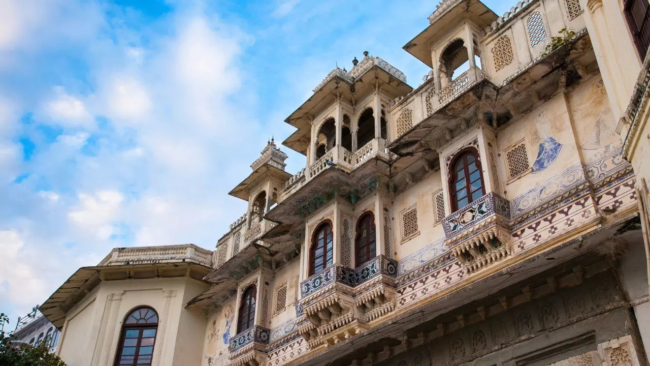 5 Palaces In India That Are Most Beautiful During The Monsoon. Credit: Canva