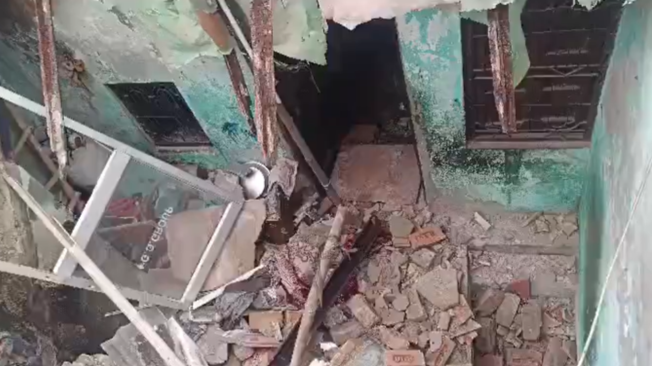 Roof of building collapses in Rohini