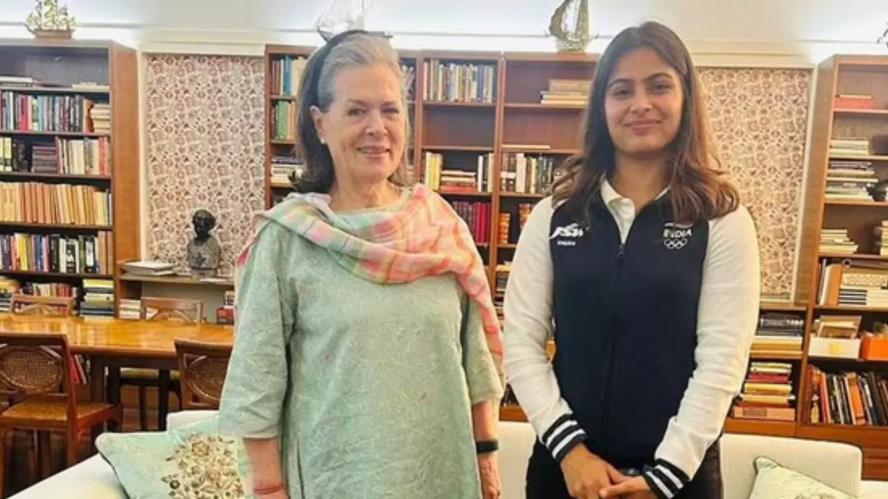 Manu Bhaker meets Sonia Gandhi