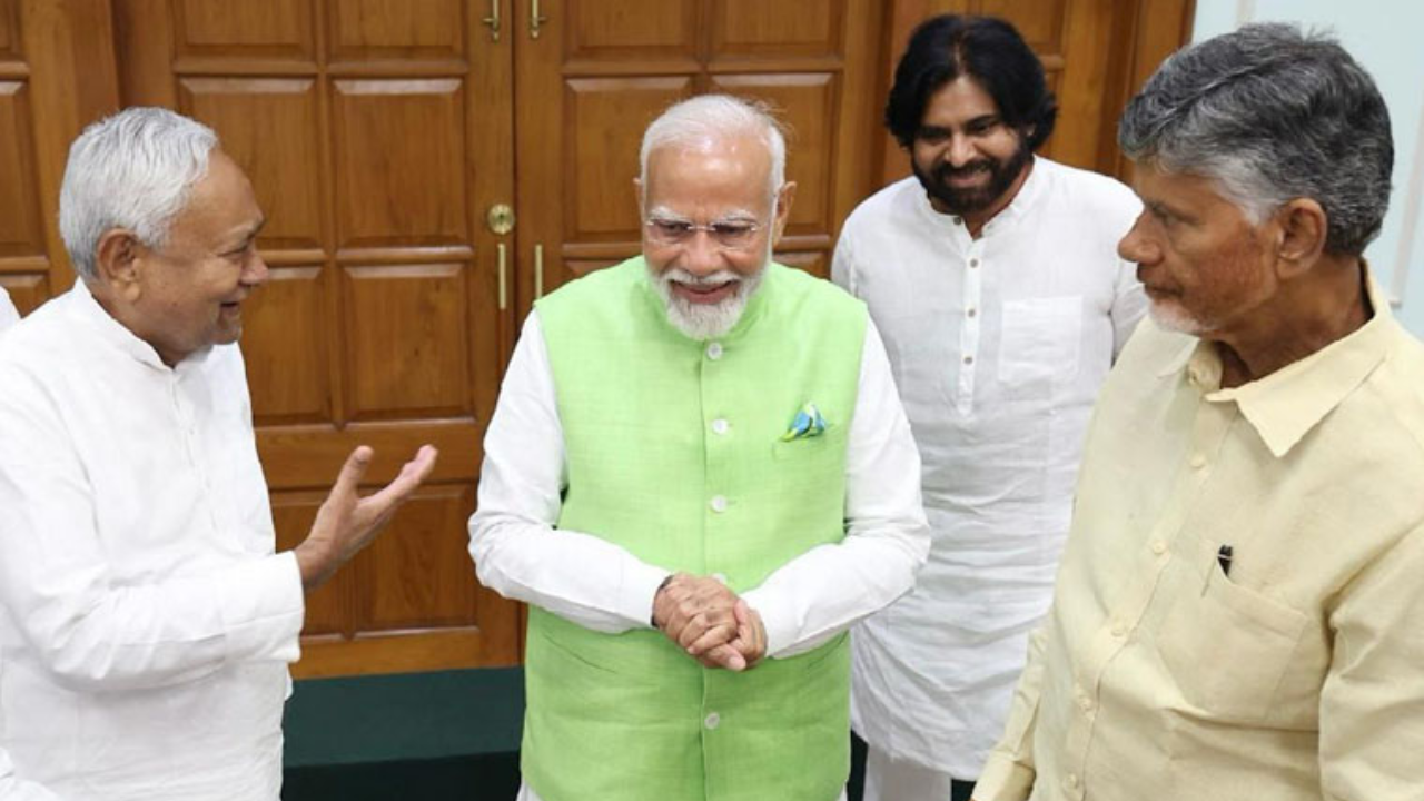 PM Modi With Nitish Kumar and Chandrababu Naidu