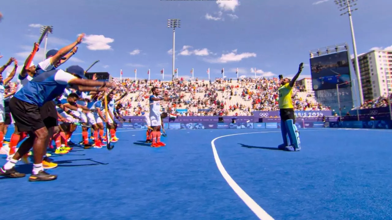 PR Sreejesh Receives Fitting Tribute, Teammates Bow Down To Hockey Legend After Paris 2024 Bronze Win | WATCH