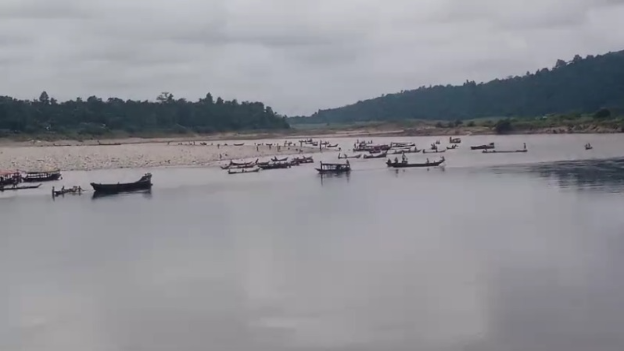 Pebble Extraction From Umngot River