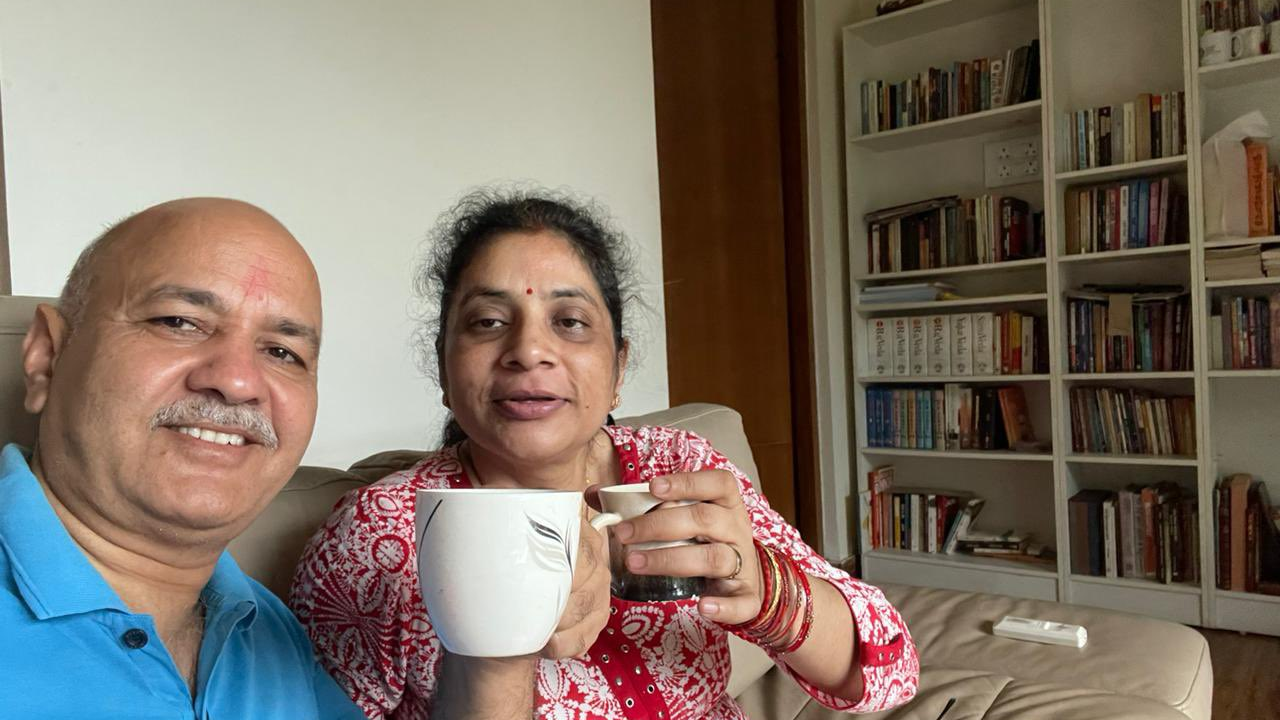 Manish Sisodia Shares Selfie With Wife After Release From Tihar Jail