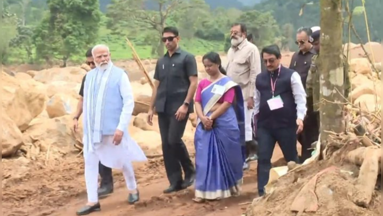 PM Modi visited landslide-hit Wayanad