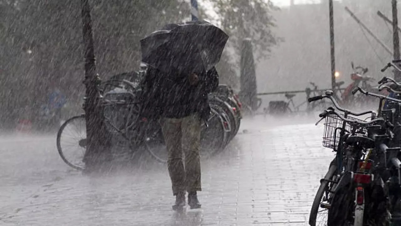 Have you gotten drenched in the rain? Health risks you should be aware of Have you gotten drenched in the rain? Health risks you should be aware of