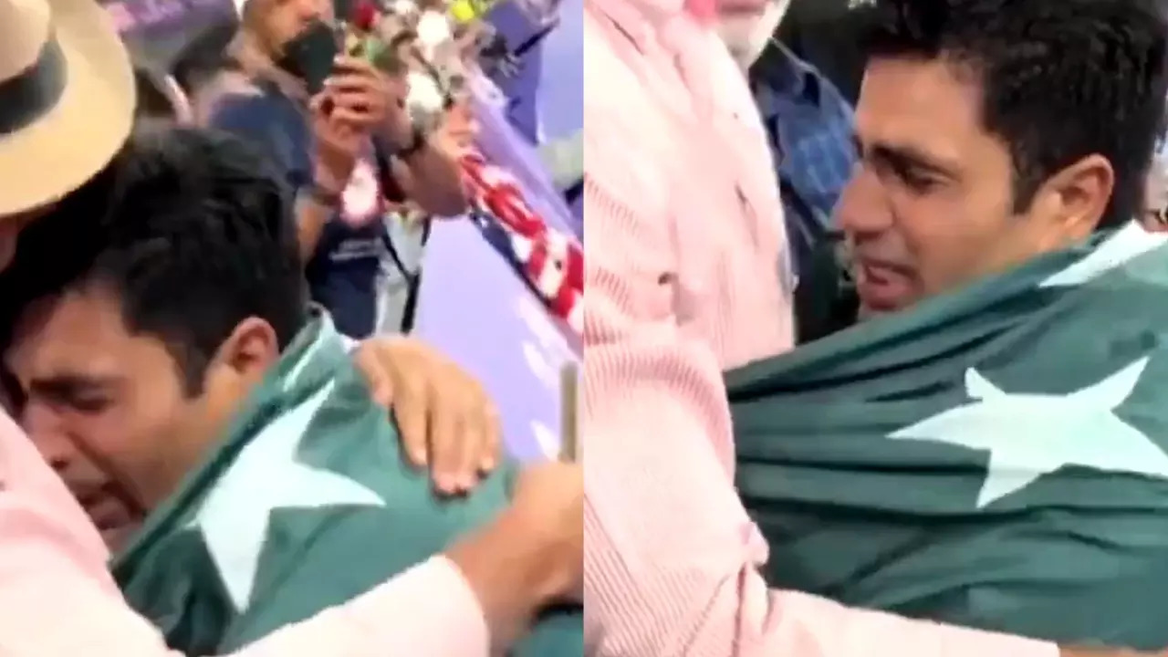 Arshad Nadeem CRIES Inconsolably After Winning Historic Gold Medal At Paris Olympics, Video Goes VIRAL: WATCH | Times Now