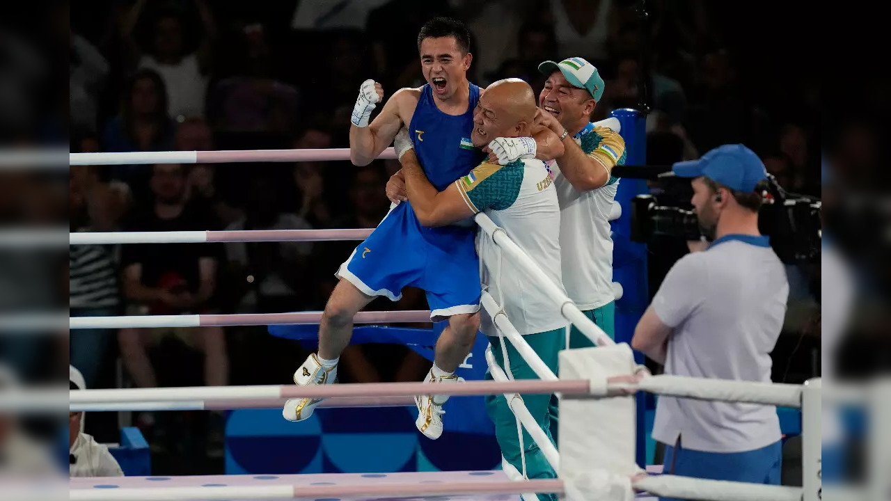 Uzbekistan's Hasanboy Dusmatov celebrates his win