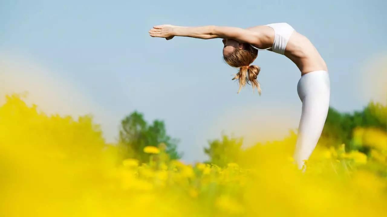 Health Benefits Of ​Ardha Chandrasana And How To Do It​