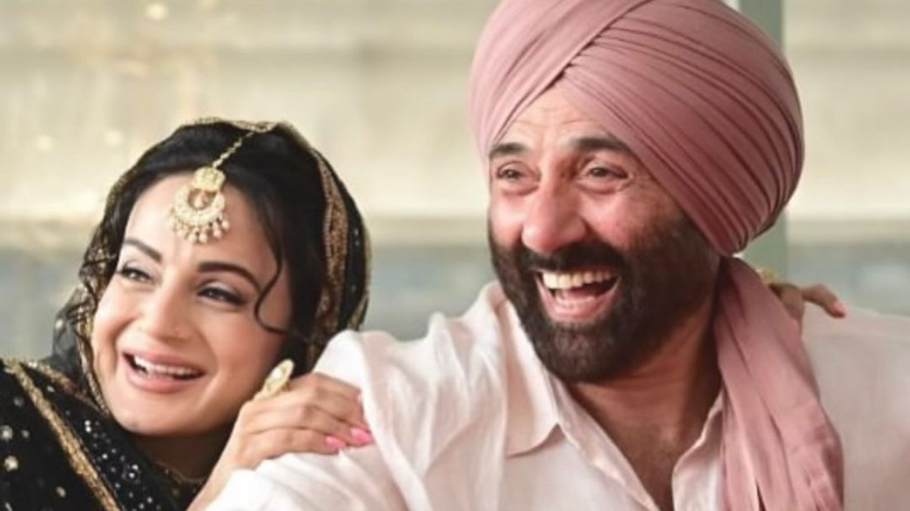 Gadar 2 Turns 1! Sunny Deol Aka Tara Singh, Ameesha Patel's Sakina Pen Touching Posts: The Love You All Showered...