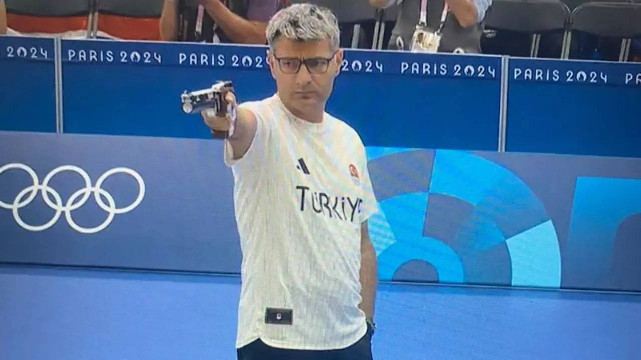 Turkey shooter Yusuf Dikec during Paris Olympics