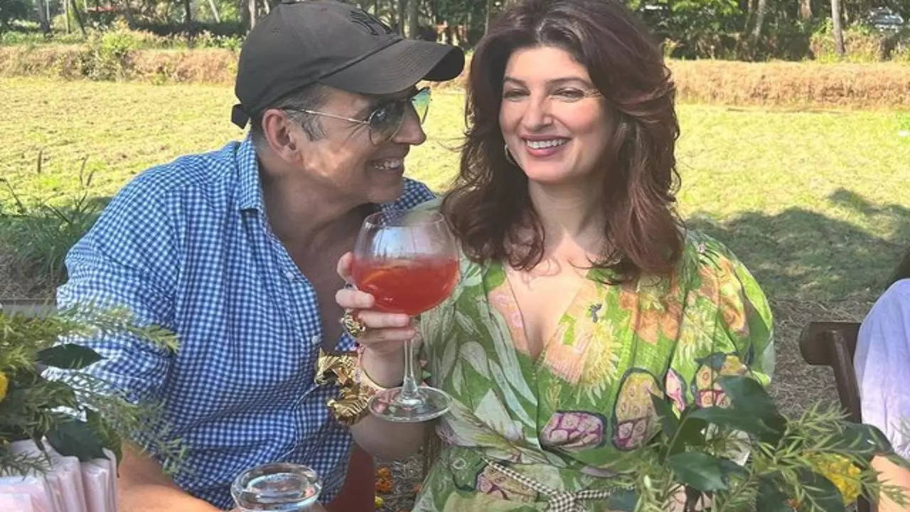 Akshay Kumar Claims Wife Twinkle Khanna Is 'Poles Apart' From Him. Says They Bond Over THESE Activities Only