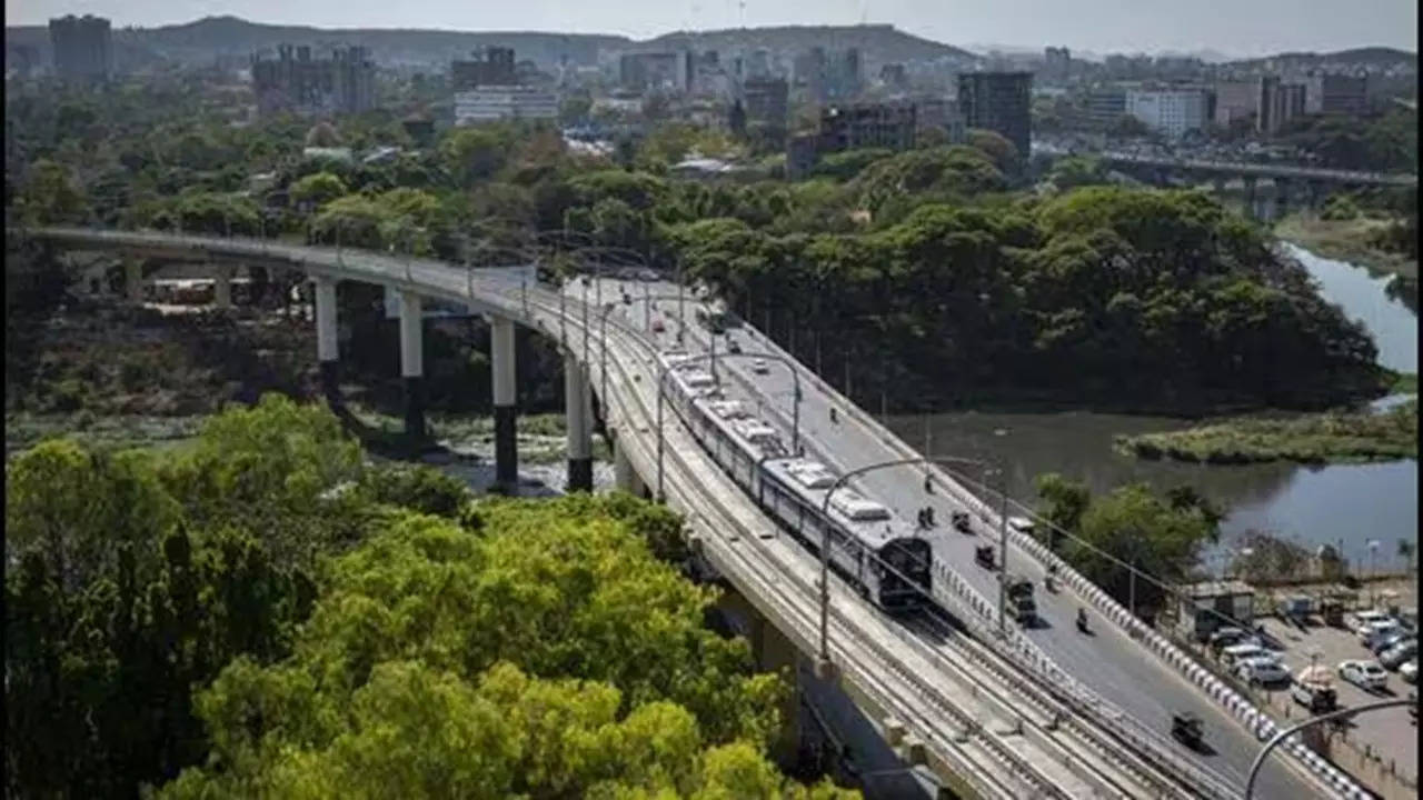 pune metro extension work