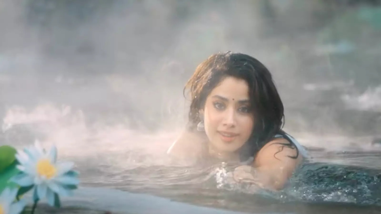 Janhvi Kapoor in Devara song Chuttamalle