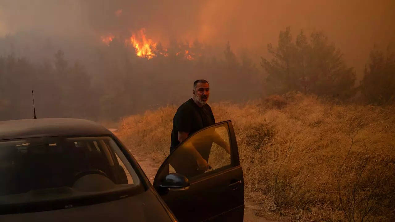 Greece battles deadly wildfires